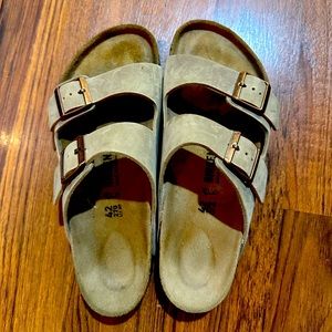Men’s size 42 Birkenstock sandals